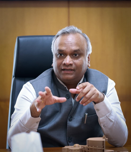 बेंगलुरु एयरपोर्ट पर नमाज का मामला भाजपा ने उठाए सवाल, प्रियांक खड़गे ने जवाब दिया बेंगलुरु एयरपोर्ट पर नमाज का मामला भाजपा ने उठाए सवाल, प्रियांक खड़गे ने जवाब दिया