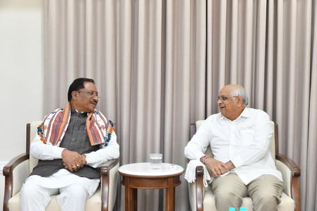 गुजरात दौरे पर आए सीएम विष्णुदेव साय से गांधीनगर में हुई भेंट अत्यंत हर्षपूर्ण रही: मुख्यमंत्री भूपेंद्र पटेल