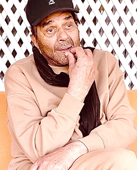 बेटे सनी देओल की टीम ने दी धर्मेंद्र की हेल्थ अपडेट, कहा- अभिनेता के लिए दुआ करें