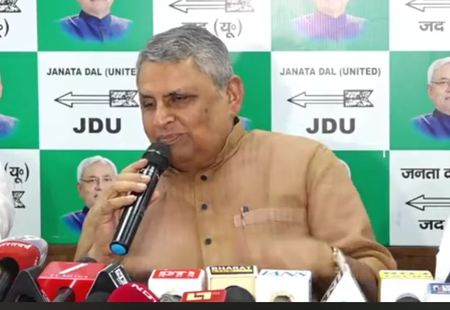 बिहार चुनाव में झूठ और फरेब की बातों से मुद्दा सृजन करता रहा विपक्ष विजय चौधरी बिहार चुनाव में झूठ और फरेब की बातों से मुद्दा सृजन करता रहा विपक्ष विजय चौधरी