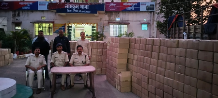 बिहार: दूसरे चरण के मतदान से पहले झारखंड के रास्ते भेजी जा रही दो ट्रक अवैध विदेशी शराब जब्त