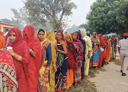 बिहार विधानसभा चुनाव : दूसरे चरण की 122 सीटों के लिए वोटिंग जारी, पहले दो घंटे में 14.55 % मतदान