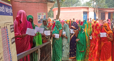 बिहार चुनाव एक बजे तक 47.62 फीसदी मतदान, किशनगंज सबसे आगे, मधुबनी पिछड़ा