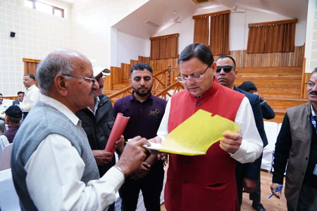 जनता मिलन  सीएम धामी ने सुनी समस्याएं, फीडबैक व्यवस्था सुदृढ़ करने के दिए निर्देश