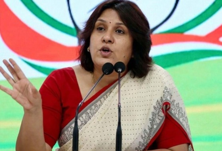 लाल किला ब्लास्ट पर सुप्रिया श्रीनेत बोलीं, केंद्र सरकार जवाब दे, क्यों हो रहे हमले