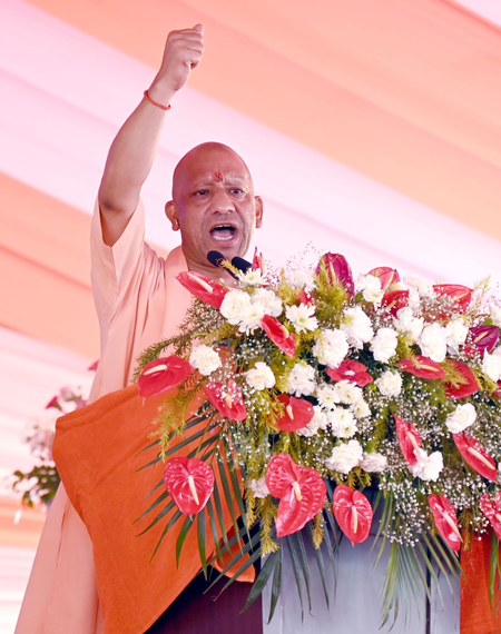 शासकीय योजनाओं को हड़पने की लाइन में सबसे पहले खड़े होने वाले ही कहते हैं कि वंदे मातरम नहीं गाएंगे सीएम योगी