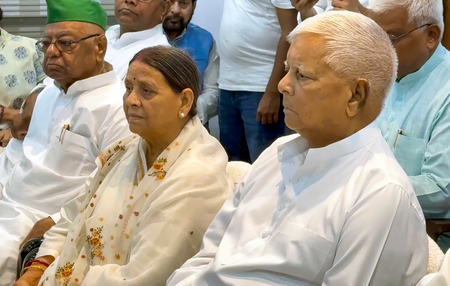 आईआरसीटीसी घोटाला मामला लालू-राबड़ी को बड़ा झटका, रोजाना सुनवाई पर रोक की याचिका खारिज