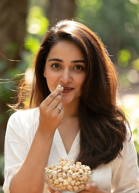 हर फिटनेस लवर के लिए एक परफेक्ट स्नैक है मखाना, कम कैलोरी दे ज्यादा एनर्जी