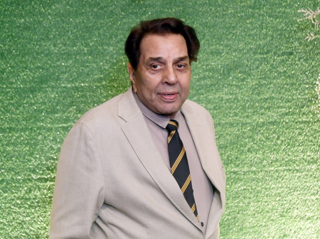 धर्मेंद्र की हालत नाजुक, ब्रीच कैंडी अस्पताल में वेंटिलेटर सपोर्ट पर अभिनेता