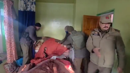 जम्मू-कश्मीर आतंकवाद के खिलाफ कुलगाम और शोपियां में बड़ी कार्रवाई, 200 से अधिक ठिकानों पर छापे