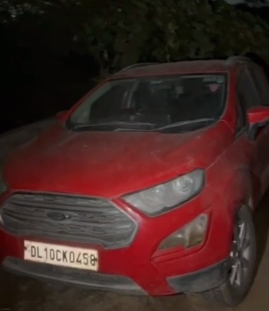 दिल्ली ब्लास्ट मामले में पुलिस को बड़ी सफलता, फरीदाबाद से संदिग्ध लाल कार बरामद दिल्ली ब्लास्ट मामले में पुलिस को बड़ी सफलता, फरीदाबाद से संदिग्ध लाल कार बरामद