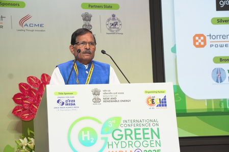 India on track to command 10 pc of global green hydrogen demand by 2030: Minister