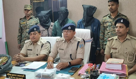 झारखंड पुलिस की बड़ी कार्रवाई,  37 लाख रुपए मूल्य के नशीले पदार्थ जब्त, पांच गिरफ्तार
