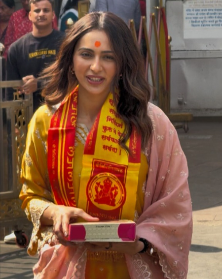 Rakul Preet Singh visits Siddhivinayak Temple ahead of the release of ‘De De Pyaar De 2’