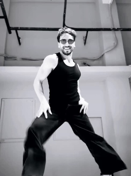 ऋतिक रोशन को छोड़ जनाब-ए-अली गाने पर अकेले डांस करने लगे टाइगर श्रॉफ, फैंस हुए हैरान