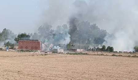 बाराबंकी अवैध पटाखा फैक्ट्री में भीषण धमाका; 2 की मौत, 3 घायल