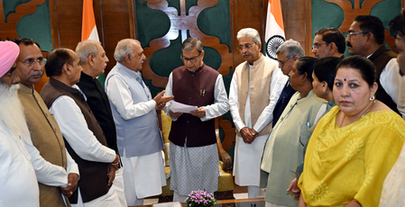 Haryana Congress leaders call on Governor, demand relief for crop loss