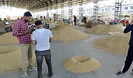 नीमच में भावांतर योजना से अन्‍नदाता खुश, बोले- सरकार किसानों के आर्थिक हित में उठा रही बड़े कदम