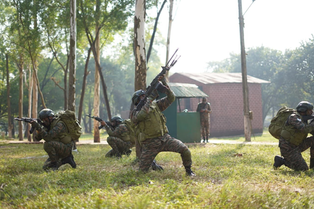 भारत-श्रीलंका की ‘मित्र शक्ति’, हाईटेक उपकरणों और ड्रोन का हो रहा है इस्तेमाल भारत-श्रीलंका की ‘मित्र शक्ति’, हाईटेक उपकरणों और ड्रोन का हो रहा है इस्तेमाल