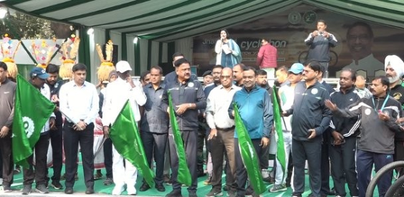 झारखंड रजत जयंती वर्ष पर पर्यटन जागरूकता के लिए निकली साइकिल रैली, खेल मंत्री ने दिखाई हरी झंडी