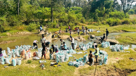 झारखंड अफीम के लिए बदनाम रहे गांव में इस बार उगेगी उम्मीदों की नई फसल झारखंड अफीम के लिए बदनाम रहे गांव में इस बार उगेगी उम्मीदों की नई फसल