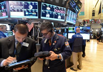 US markets tumble as tech stocks fall, investors await key economic data US markets tumble as tech stocks fall, investors await key economic data