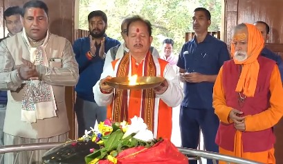 Bihar election results: Deputy CM, BJP candidate Vijay Sinha offers prayers ahead of vote counting