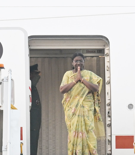 अंगोला और बोत्सवाना की अपनी राजकीय यात्रा पूरी करने के बाद दिल्ली लौटीं राष्ट्रपति मुर्मू