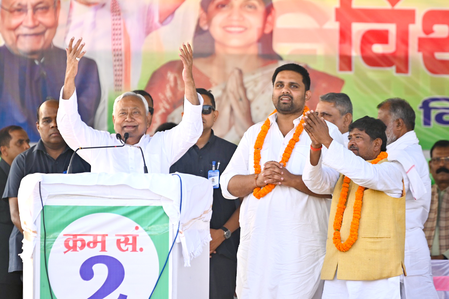 बिहार में कड़ी सुरक्षा के बीच मतगणना शुरू, शुरुआती रुझानों में एनडीए आगे