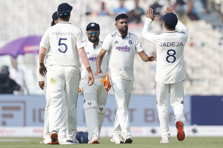 भारत बनाम साउथ अफ्रीका  पहली पारी में घुटनों पर मेहमान टीम, दूसरे सेशन तक गंवाए 8 विकेट