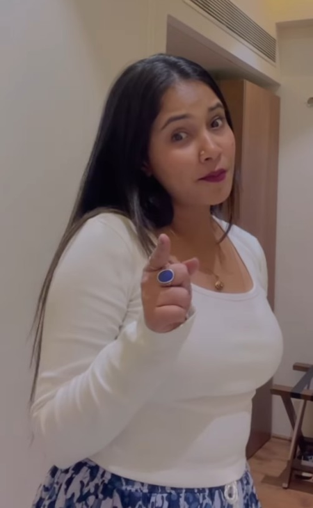 इधर चला मैं उधर चला गाने पर प्रीति जिंटा की तरह त्रिशाकर ने दिए शानदार एक्सप्रेशन