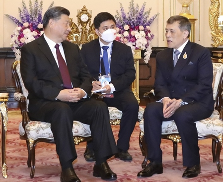 शी चिनफिंग ने थाईलैंड के राजा महा वजिरालोंगकोर्न से मुलाकात की शी चिनफिंग ने थाईलैंड के राजा महा वजिरालोंगकोर्न से मुलाकात की