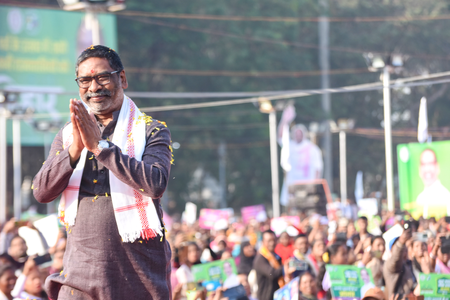 दादा को नमन करने पैतृक गांव पहुंचे सीएम हेमंत सोरेन, बोले- खून से सींचा गया प्रदेश है झारखंड दादा को नमन करने पैतृक गांव पहुंचे सीएम हेमंत सोरेन, बोले- खून से सींचा गया प्रदेश है झारखंड