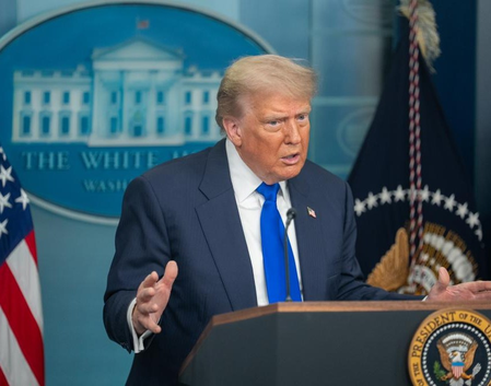 टैरिफ को लेकर ट्रंप ने लिया यू-टर्न, अमेरिका ने कॉफी और फलों से हटाया शुल्क टैरिफ को लेकर ट्रंप ने लिया यू-टर्न, अमेरिका ने कॉफी और फलों से हटाया शुल्क