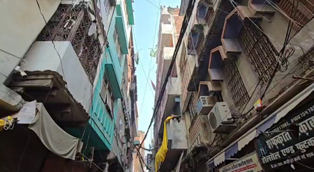 वाराणसी के दालमंडी में फिर चला वीडीए का हथौड़ा, अवैध मकान पर ध्वस्तीकरण की कार्रवाई वाराणसी के दालमंडी में फिर चला वीडीए का हथौड़ा, अवैध मकान पर ध्वस्तीकरण की कार्रवाई