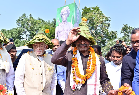 Jharkhand Guv, CM Hemant Soren lead tributes at Birsa Munda’s birthplace on 150th birth anniversary
