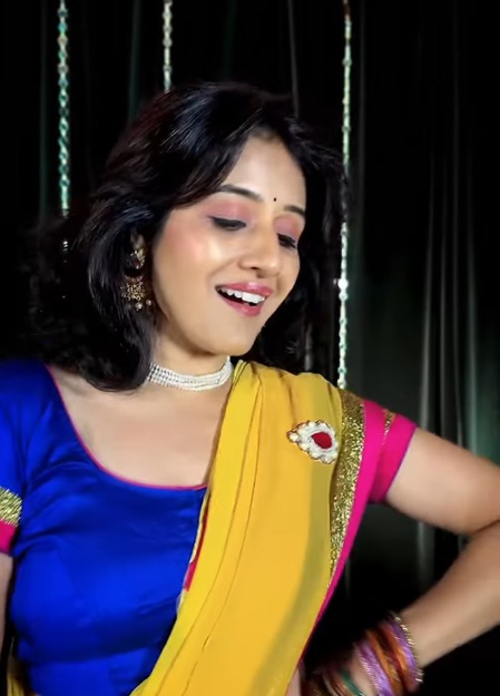 परिधि शर्मा ने बड़ी मुश्किल बाबा बड़ी मुश्किल गाने पर किया डांस, फैंस ने कमेंट सेक्शन में भेजे हार्ट इमोजी परिधि शर्मा ने बड़ी मुश्किल बाबा बड़ी मुश्किल गाने पर किया डांस, फैंस ने कमेंट सेक्शन में भेजे हार्ट इमोजी