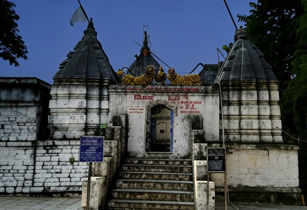 रायपुर का लक्ष्मणेश्वर महादेव मंदिर, जिसके शिवलिंग से है पाताल लोक का रास्ता रायपुर का लक्ष्मणेश्वर महादेव मंदिर, जिसके शिवलिंग से है पाताल लोक का रास्ता