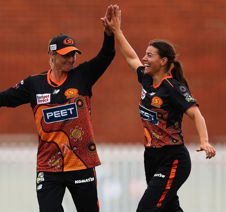 डब्ल्यूबीबीएल कप्तान सोफी डिवाइन के नाम 3 विकेट, एडिलेड स्ट्राइकर्स ने जीता मुकाबला डब्ल्यूबीबीएल कप्तान सोफी डिवाइन के नाम 3 विकेट, एडिलेड स्ट्राइकर्स ने जीता मुकाबला