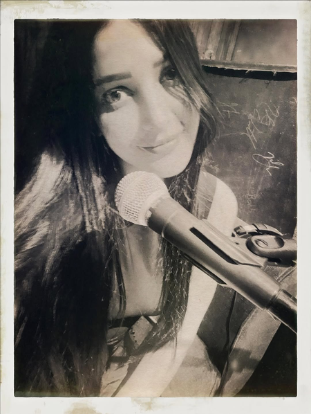 Shruti Haasan drops a throwback video of her beautiful rendition of 'Edge' Shruti Haasan drops a throwback video of her beautiful rendition of 'Edge'