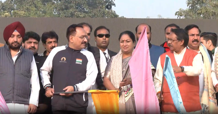 दिल्ली मुख्यमंत्री रेखा गुप्ता ने नमो रन को हरी झंडी दिखाई दिल्ली मुख्यमंत्री रेखा गुप्ता ने नमो रन को हरी झंडी दिखाई