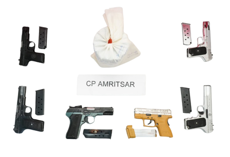 पंजाब पाकिस्तान से जुड़े हथियार-ड्रग्स नेटवर्क का भंडाफोड़, 5 गिरफ्तार; 6 पिस्तौल और 1.1 किलो हेरोइन जब्त पंजाब पाकिस्तान से जुड़े हथियार-ड्रग्स नेटवर्क का भंडाफोड़, 5 गिरफ्तार; 6 पिस्तौल और 1.1 किलो हेरोइन जब्त