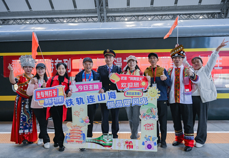 चीनी बुजुर्ग रिटायरमेंट के बाद जी रहे हैं अपनी गोल्डन लाइफ चीनी बुजुर्ग रिटायरमेंट के बाद जी रहे हैं अपनी गोल्डन लाइफ