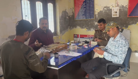 जमुई दुरंतो एक्सप्रेस से गिरफ्तार हुआ यात्री, बैग खोलते ही आरपीएफ-जीआरपी रह गई दंग जमुई दुरंतो एक्सप्रेस से गिरफ्तार हुआ यात्री, बैग खोलते ही आरपीएफ-जीआरपी रह गई दंग