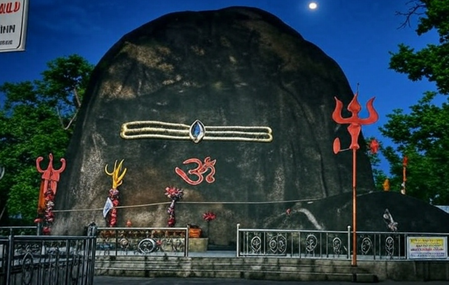 छत्तीसगढ़ के घने जंगलों में विराजमान हैं महादेव, जहां हर साल के साथ बढ़ रहा उनका आकार छत्तीसगढ़ के घने जंगलों में विराजमान हैं महादेव, जहां हर साल के साथ बढ़ रहा उनका आकार