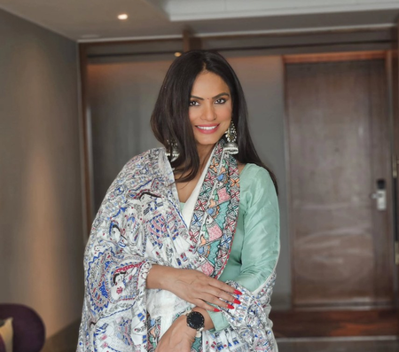 नीतू चंद्रा के राजनीतिक बयानों पर आयोग ने जताई नाराजगी, बिहार चुनाव ब्रांड एंबेसडर की भूमिका से हटाया गया नीतू चंद्रा के राजनीतिक बयानों पर आयोग ने जताई नाराजगी, बिहार चुनाव ब्रांड एंबेसडर की भूमिका से हटाया गया