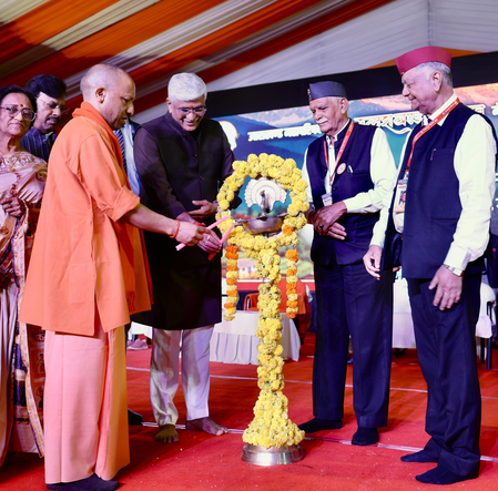 इतिहास के गौरव-गरिमा से जुड़े पन्ने सहेजने का काम करती है लोकगीत व लोककला सीएम योगी इतिहास के गौरव-गरिमा से जुड़े पन्ने सहेजने का काम करती है लोकगीत व लोककला सीएम योगी