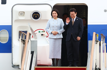 South Korean Prez Lee departs for G20 summit; embarks on 4-nation swing to Middle East, Africa South Korean Prez Lee departs for G20 summit; embarks on 4-nation swing to Middle East, Africa
