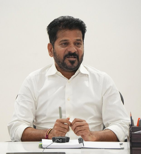 सऊदी बस हादसा तेलंगाना के सीएम रेवंत रेड्डी ने जताया दुख, राहत के लिए बनाया कंट्रोल रूम सऊदी बस हादसा तेलंगाना के सीएम रेवंत रेड्डी ने जताया दुख, राहत के लिए बनाया कंट्रोल रूम