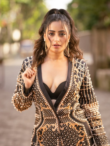 नील भट्ट से अलगाव की खबरों के बीच एक्ट्रेस ऐश्वर्या शर्मा ने फैंस से की ये भावुक अपील नील भट्ट से अलगाव की खबरों के बीच एक्ट्रेस ऐश्वर्या शर्मा ने फैंस से की ये भावुक अपील